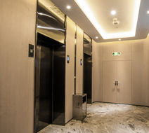 Holiday Inn Express High Tech Lobby