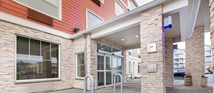 Holiday Inn Express Seaside Conv Center Exterior