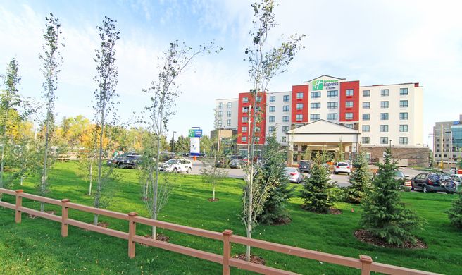 Holiday Inn Express & Suites NW Exterior