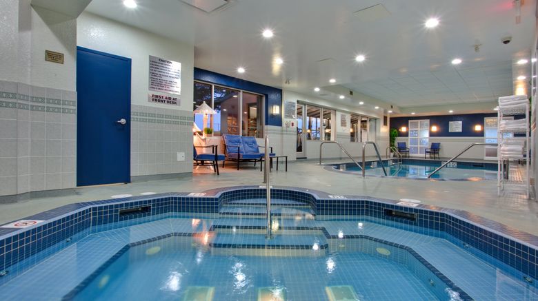 <b>Holiday Inn Calgary Airport Pool</b>. Images powered by <a href="https://www.leonardoworldwide.com/" title="Leonardo Worldwide" target="_blank">Leonardo</a>.