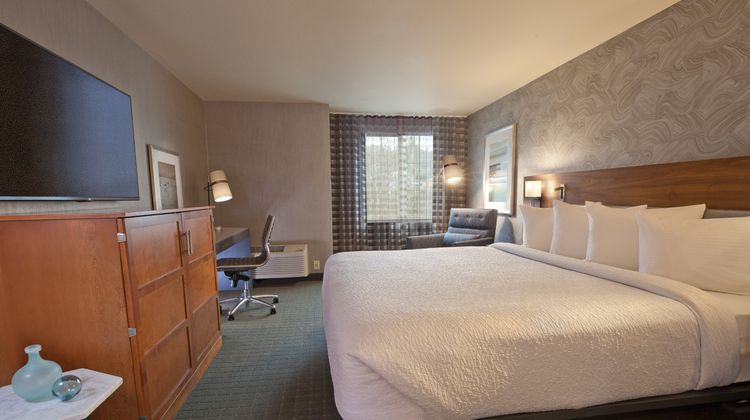 Silver Cloud Inn Room