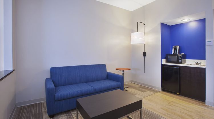 Holiday Inn Express Suite