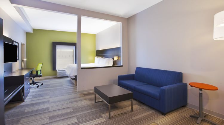 Holiday Inn Express Suite