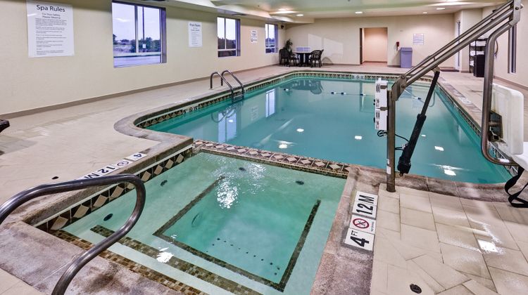 Holiday Inn Express & Suites Wichita Pool