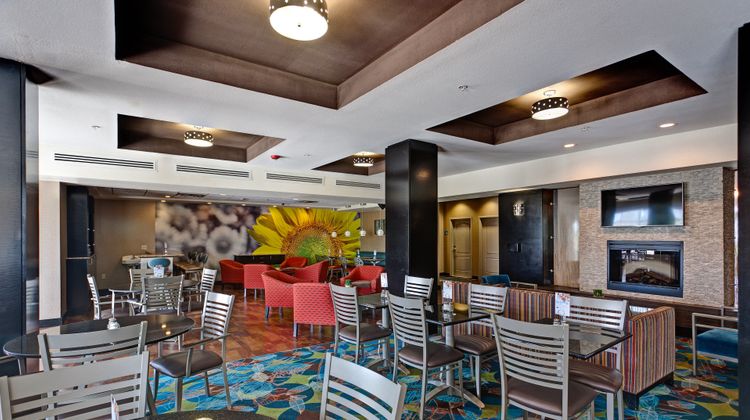 Holiday Inn Express & Suites Wichita Restaurant