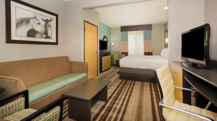 Holiday Inn Express & Suites Amarillo W Suite