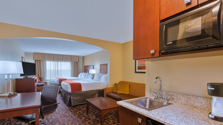 <b>Holiday Inn Express Suites Salina Suite</b>. Images powered by <a href="https://www.leonardoworldwide.com/" title="Leonardo Worldwide" target="_blank">Leonardo</a>.