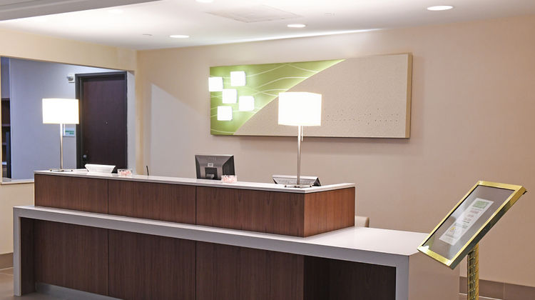Holiday Inn Las Colinas Lobby