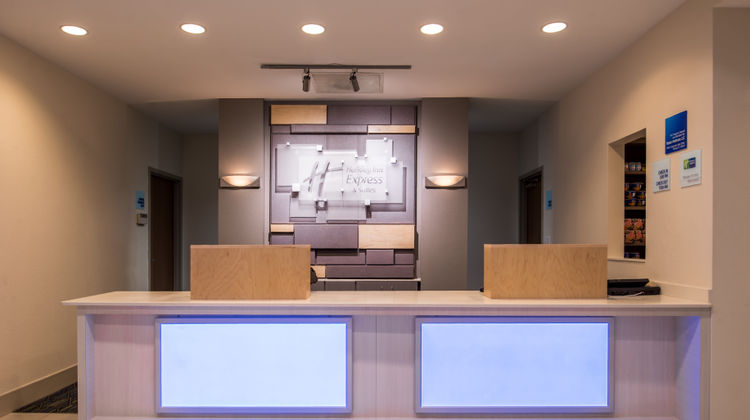 Holiday Inn Express Anderson Rd/Veterans Lobby