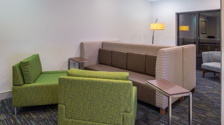 Holiday Inn Express Anderson Rd/Veterans Lobby