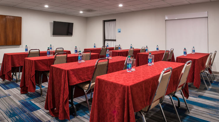 Holiday Inn Express Anderson Rd/Veterans Meeting