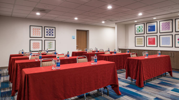 Holiday Inn Express Anderson Rd/Veterans Meeting