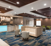 Holiday Inn Express & Suites Airport Lobby