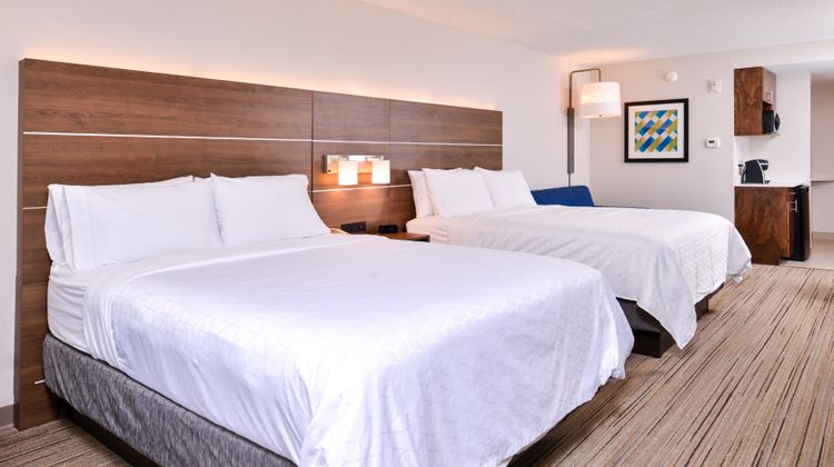 Holiday Inn Express Anderson Rd/Veterans Suite