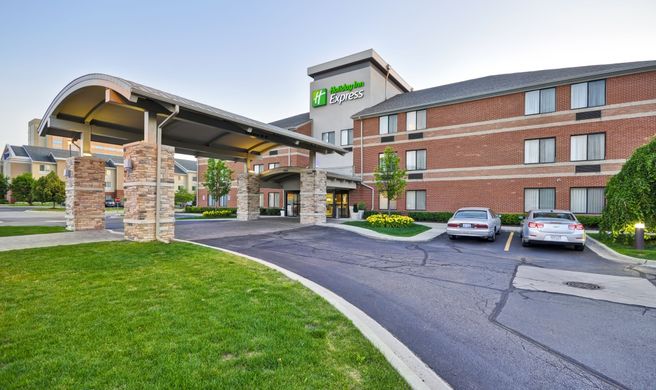 Holiday Inn Express Romulus / Detroit Airport, an Exterior