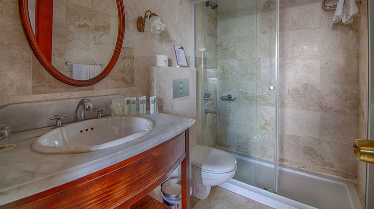 Anemon Galata Room