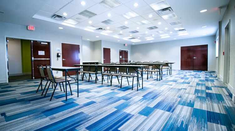Holiday Inn Express Hotel & Suites Meeting