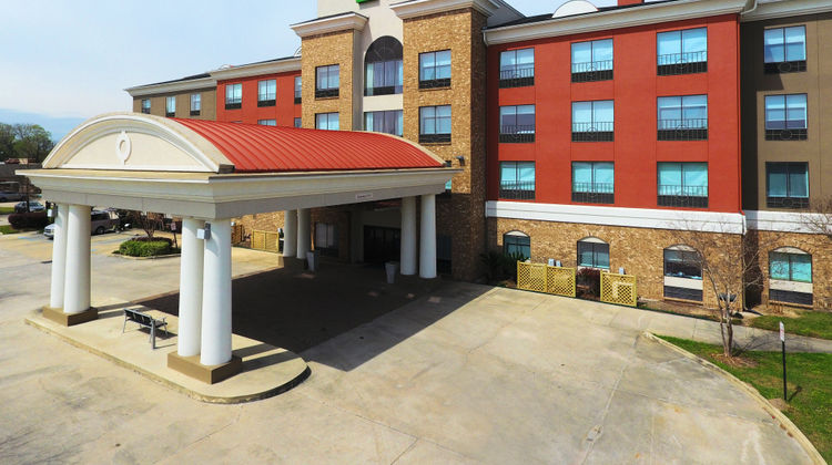 Holiday Inn Express Hotel & Suites Exterior