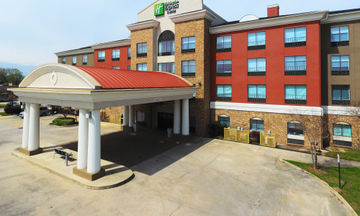 Holiday Inn Express Hotel & Suites