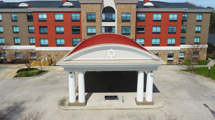 Holiday Inn Express Hotel & Suites Exterior