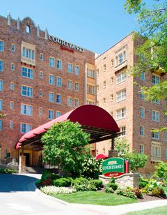Courtyard Kansas City Country Club Plaza