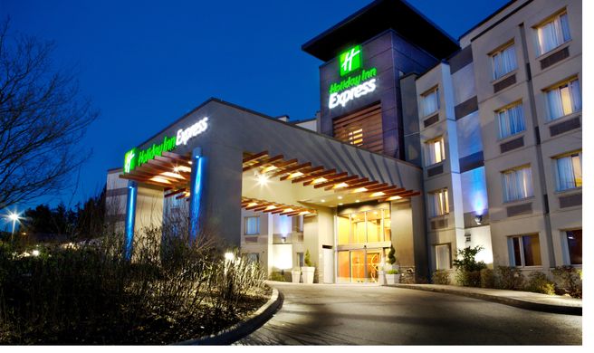 Holiday Inn Express & Suites Langley Exterior