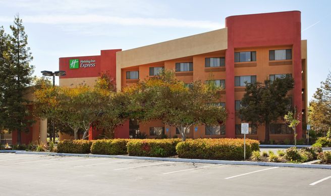 Holiday Inn Express Exterior