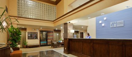 Holiday Inn Express Exterior