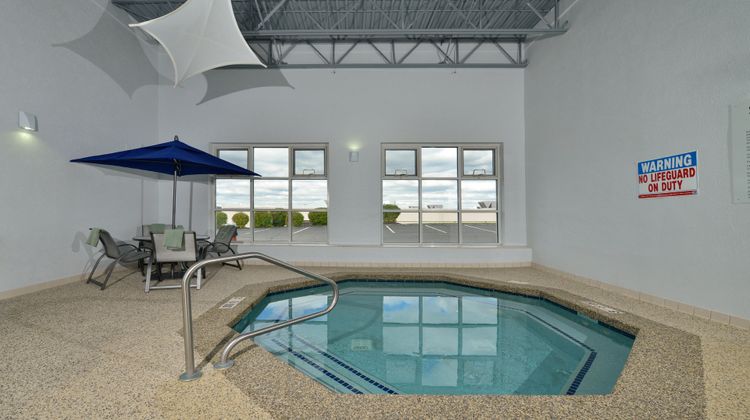 Holiday Inn Express Milford Pool