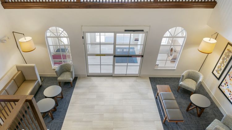 Holiday Inn Express Hotel & Suites Lobby