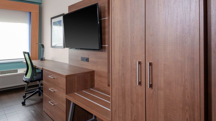 Holiday Inn Express Room