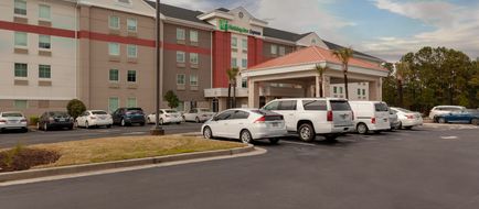 Holiday Inn Express Exterior