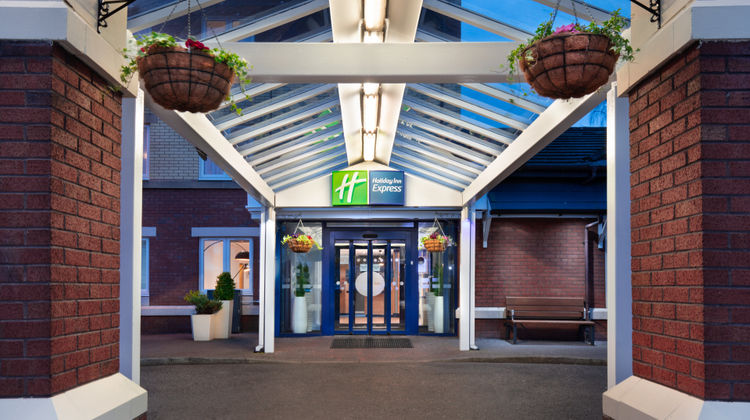 Holiday Inn Express Strathclyde Park M74 Exterior