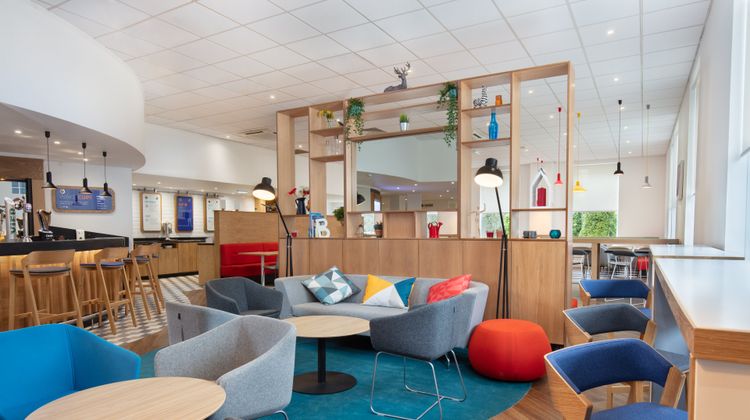 Holiday Inn Express Strathclyde Park M74 Lobby