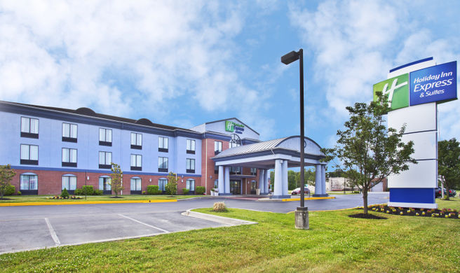 Holiday Inn Express Suites Exterior
