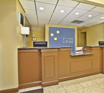 Holiday Inn Express Suites Lobby