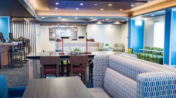 Holiday Inn Express Pascagoula Lobby