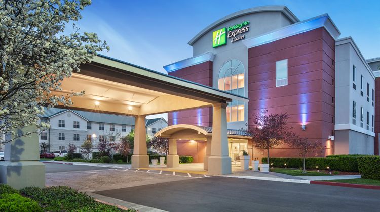 Holiday Inn Express Sacramento Airport Exterior