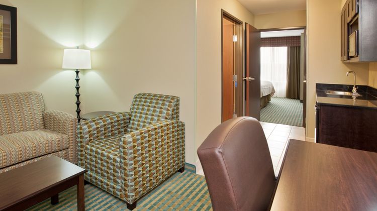 Holiday Inn Columbia East Suite