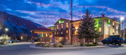 Holiday Inn Express Glenwood Springs Exterior