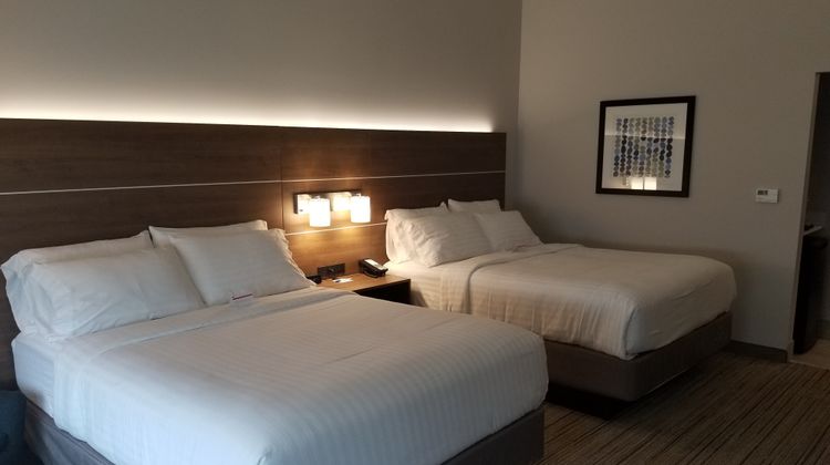 Holiday Inn Express & Suites Fort Mill Room