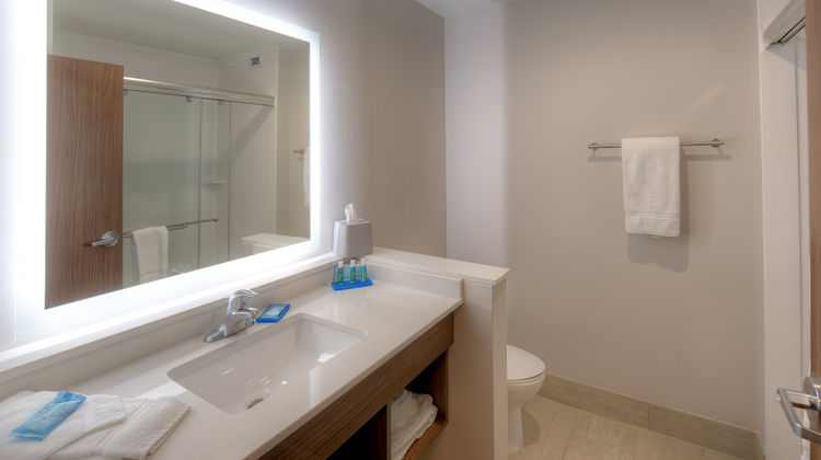 Holiday Inn Express & Suites Fort Mill Room