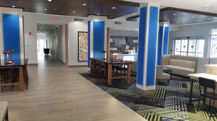 Holiday Inn Express & Suites Fort Mill Lobby