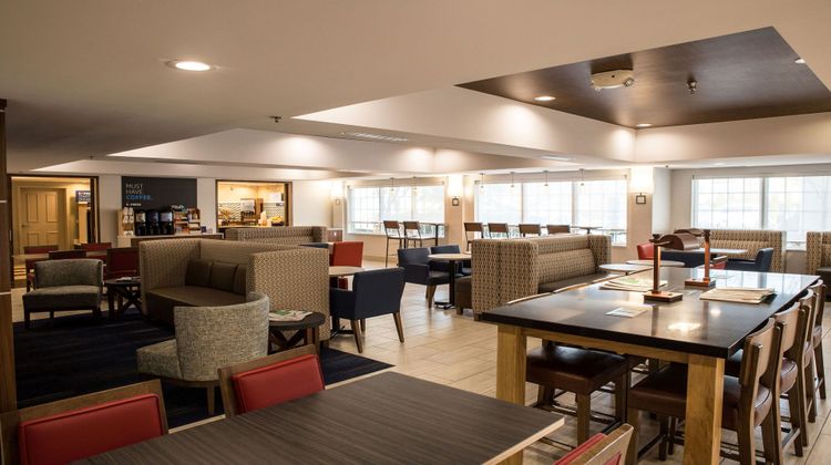 Holiday Inn Express Columbus-Dublin Lobby