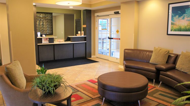 Candlewood Suites Clarksville Lobby
