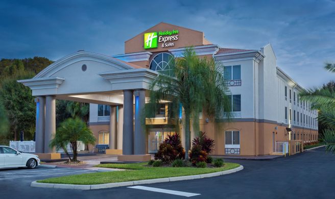 Holiday Inn Express Exterior