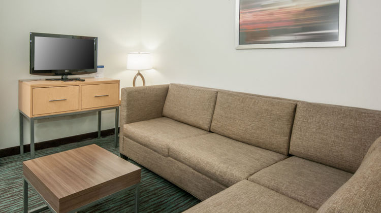 Holiday Inn Express Suite