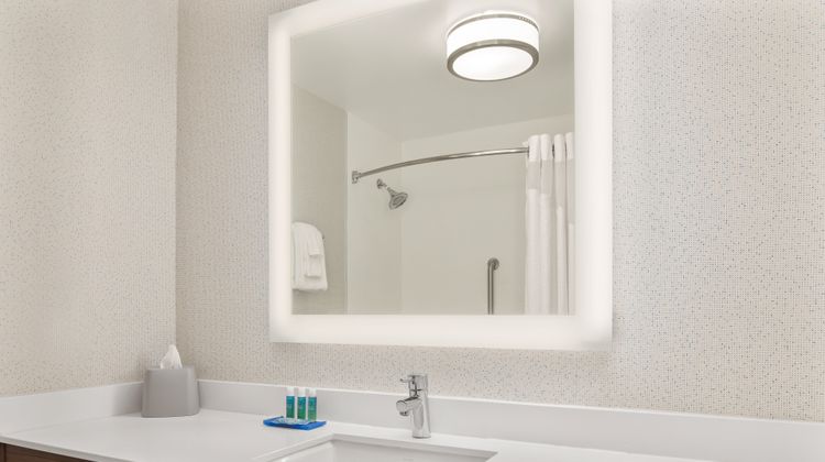 Holiday Inn Express Sacramento Airport Room
