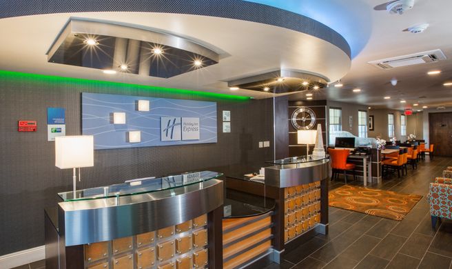 Holiday Inn Express Exterior