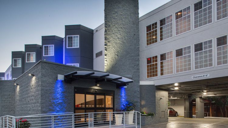 Holiday Inn Express Exterior